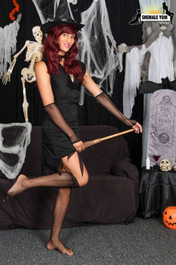 Jenna Sky Halloween Witch!    Pretty tgirl Jenna Sky has a hot well toned body, sexy boobs, a great ass and a very big hard cock! Watch TS Jenna Sky as a spooky witch in this hot Halloween special!  If you want to follow me ? Just click the button below