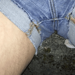 omomeup: Wetting my jean shorts by the road while the neighbors a few houses down were packing things into their car was fun 😜😜💦💦
