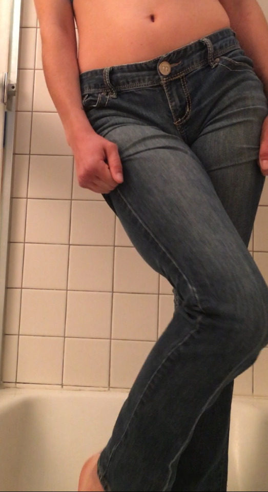 despomo12:Clearly I can’t control my bladder&hellip;.. If this gets over 200 notes I will post a picture of me in a diaper 🙈 (Also message me if you are interested in buying this wetting video) 