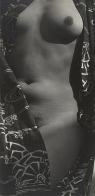  Edward Weston, Tina Modotti, Half-Nude in Kimono, 1924 