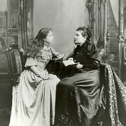 redguitarrr:  1930: Rare footage of Helen Keller speaking with the help of Anne Sullivan. It’s truly amazing what a warm heart and patience can achieve. from : Wimp.Com 