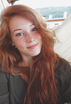 (more girls like this on http://ift.tt/2mVKSF3) Red hair &amp; soft brown eyes
