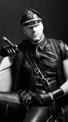 leatherman75011:  Leatherman Daily Life #84  The Big Boss  Concerning this new professional attire let’s be very clear, I lead my employees the way I want to.
