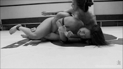 catfightfan:  Bella Rossi molesting Sophia Locke on the mat @ Ultimate Surrender