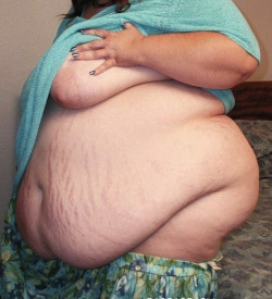 ssbbwfanatic:  extracheesegirls:  Fat Just Dripping Everywhere Like Extra Cheese!http://extracheesegirls.tumblr.com/  Very sexy huge belly love the overhang and all the stretch marks very hot