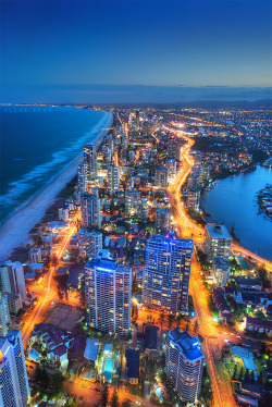 spiderman-and-co:  travelingcolors:Surfers Paradise, Queensland | Australia (by Luke Zeme Photography)  ✔  