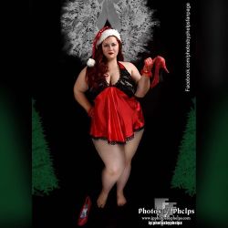 Christmas is coming&hellip;Kerry Stephens @karielynn221979  is ready for well wishes and good cheer! #baltimore #sex #feet #thighs #ginger #christmas #dmv #photosbyphelps #sultry #seasonal #lingerie #honormycurves #elle #effyourbeautystandards  Photos