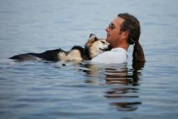eleanors-clothes:  silvernoctuary:   Schoep, a 19 year old dog, is taken into the lake every night by his owner, John, to help soothe his arthritis and help him fall asleep.   this is love. this is love. this is love.  Amazing. 