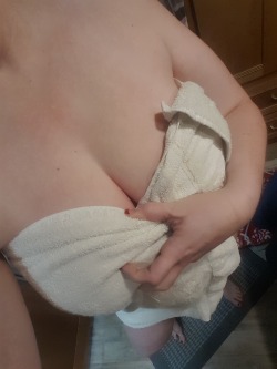 broncogirl13:  Don’t you wish you could pull off this towel and fuck me all day… I love day long sex🍹😍