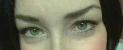 nikkis-double-ds:  nikkis-double-ds:  I think me eyes are my best feature. I love how green they are.  Reblogging this for the person that asked for it.  Very beauTiful