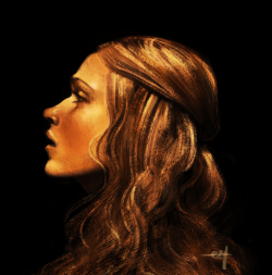 emmadesirees:  clarke griffin in gold