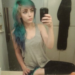 massiv3:Dying my hair this week, I wanna keep with the green/blue/purple thing but I wanna change it up some!