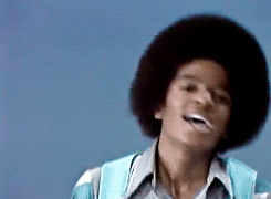 GIF su Michael Jackson. - Pagina 11 Tumblr_nkn0q7J0e81qjpigho5_250