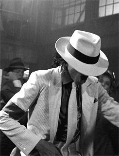 GIF su Michael Jackson. - Pagina 10 Tumblr_mtj0nj3Wdc1rti7f8o1_250