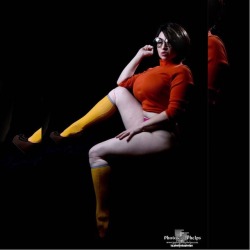 #Velma cosplay by Lolita Marie @la.la.lolita  you gotta join her patreon to see the sexy misadventure #cosplay #effyourbeautystandards #baltimore #photography #photosbyphelps #velma #scoobydoo #busty Photos By Phelps IG: @photosbyphelps I make pretty