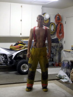 jocknotized:  One firefighter, ready to be controlled. 
