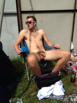 alanh-me:  177k+ follow all things gay, naturist and “eye catching”     Furry dude sunning himself