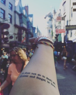 lisztomaniansinger:  My HP tattoo in front of the Gringotts bank.   lovely photo :)