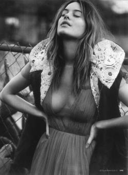 CAMILLE ROWE PHOTOGRAPHY BY MATT JONES PUBLISHED IN ELLE ITALY, JANUARY 2012
