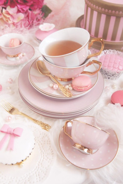 Pink and gold Tea party *