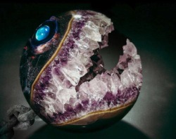 retrogamingblog:  Chain Chomp Geode  @psychoxknyte thought you&rsquo;d appreciate this, fuckin rock nerd