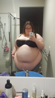 fatssbbwlady:  feedthessbbw:  I got a tummy and I’m still yummy. Embracing every inch, belly rolls, big booty, big thighs and wide hips   Wanna fuck a horny BBW? - CLICK HERE!  fatssbbwlady.tumblr.com : My wife teasing with her big ass. 