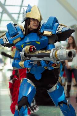 cosplay-and-costumes:  Overwatch Pharah at Wondercon.Source: http://www.reddit.com/r/cosplaygirls/comments/4ngxte/overwatch_pharah_at_wondercon/