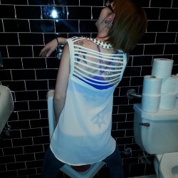 ipstanding:  When ya gotta go…..ya gotta go!! #urinal #girlsnight #squatgirl by gingersnapsback12 http://bit.ly/19ZS46S