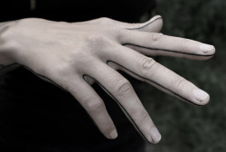 hifas:  Kenji Alucky  such pretty hands