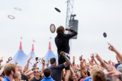 diiscouraged:  adamelmakiasbootyblog:  i-will-wait-for-you-endlessly:  eventseeker:  A thoughtful security guard helps keep Oli’s trousers up at the Reading and Leeds Festival.  No one going to comment on the random Sempiternal CD’s flying about?
