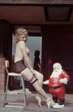 beatnikdaddio: never one to hold a grudge, santa always made time for the naughty girls too.
