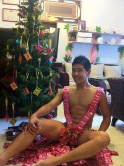 I&rsquo;m your present under the Xmas tree =)