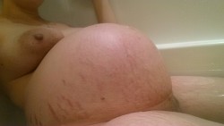 nerdynympho87:Tub time! With help from my hubby.