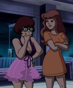 thethetwistedone:  notlostonanadventure:  bbmvttmvtt:  henessyiii:  Yall was sleep on Velma  bitch got titties tho  Why is Daphne wearing Velma’s shirt?  Does this explain things? 