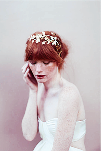  amanda smith photographed by elizabeth messina, modelling headpieces by twigs and honey 