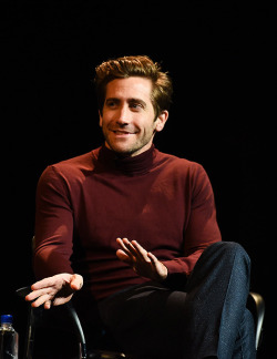 gyllenhaaldaily: Jake Gyllenhaal speaks onstage at The New York Times ‘Wildlife’ ScreenTimes Panel Discussion on October 15, 2018 in New York City.