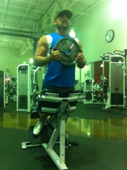 Sneaking a gym pic of My sexy man mrvegascouple. Ssshhh don&rsquo;t tell him.