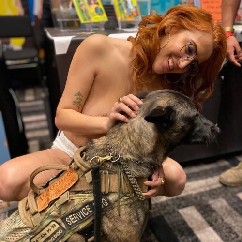 Please bring your dog everywhere, especially to me, thank you very much. (at AVN Adult Entertainment Expo) https://www.instagram.com/p/B7vEonfAr4H/?igshid=1poxqe9sahan5