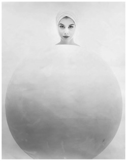 vintagemarlene:  untitled by erwin blumenfeld, 1953 (pleasurephotoroom.wordpress.com)  Planetary fashion.