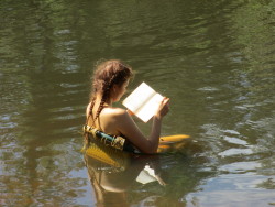 pale-diamond:  fiorae:  pushingbaby:  hushtess:  hushtess:  I do reading right. It was freaking hot but I wanted to read so I compromised. Chair in river. Fab.   Most notes i’ve gotten on anything, ever!!!! How exciting  best picture ever  best  wow