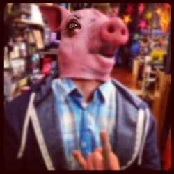 Creepy pig mask #fuegos #GTAV #porkythepig @mstatortotskis @tiffwithitworks @goodtimesgoddess