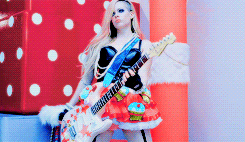 incredible-avril: make me choose:↳ anonymous asked: Avril playing guitar or Avril playing piano? 