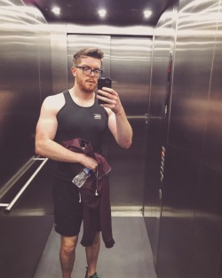 chrisjonesgeek:  Pump / Hump day motivation! Saying “ok, this is my ‘before’” can be a big thing, but when you look back and SEE that difference your hard work has put in, well that feeling is just incredible.