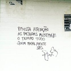 olheosmuros:  #Repost @a.f.dri ・・・ Asa Norte, Brasília, DF.  #olheosmuros #pichandopichacoes #pixo #arteurbana #vozesdacidade #osmurosfalam #streetart #poesiaurbana #pichacoeseamor #grafite #espalhepoesia #brasilia #bsb #parada http://ift.tt/2kQ9qgh