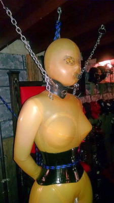 steffy-the-rubber-doll:  What you might call a “BLOW-UP DOLL” . STEFFY in trouble again. 