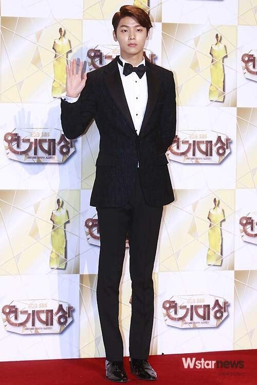 [Photos] Kang Minhyuk @ SBS Drama Awards 2013 Tumblr_myo892jGiY1qdvd1ho6_r1_500
