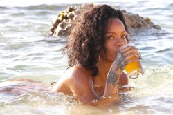 luftin-urban-style-tast:  FANOUS GIRLS: Wet Rihanna in Barbados!  Great bikini candids of a wet Rihanna enjoying a drink in Barbados! Love the ones of her getting out of the water all dripping wet.. fuckin’ sexy!