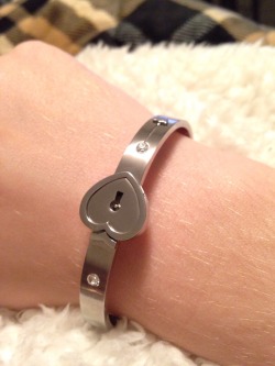 little-dolly-baby:  zombiebabygirl:  daddys-sweet-pea:  My daddy whatdaddyisinto got me this adorable locking bracelet for Valentine’s Day. It’s so adorable and a way to feel like he’s always with me. There’s only one key and it resides on my