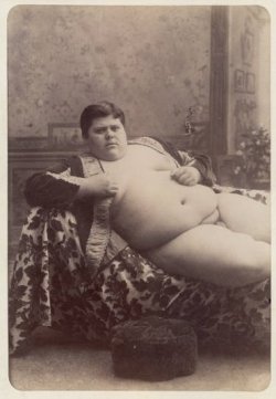 bigmensmallpenis:  Even in the olden days, little dicked chubby boys were proud of their large, broad bodies —- and even their tiny, undersized penises.   i wish i was the photographer..