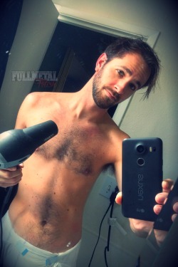 fullmetalfetish: If you’ve never dried off after a shower using a hair dryer you have been missing out.   Do it.  totally have a crush on this guy&hellip;